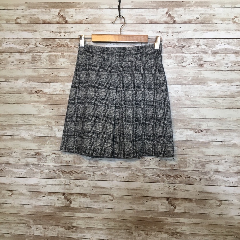 Zara Black/White Front Pleat Basic Skirt